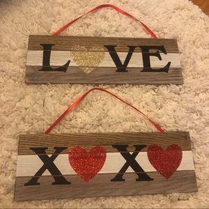 LOVE & XOXO GLITTER wall decor